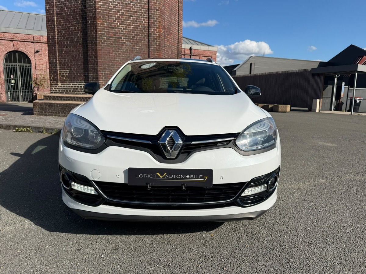 RENAULT Megane III Estate 1.5 dCi BOSE Edition-Crochet d'attelage - Distribution neuve- Garantie
