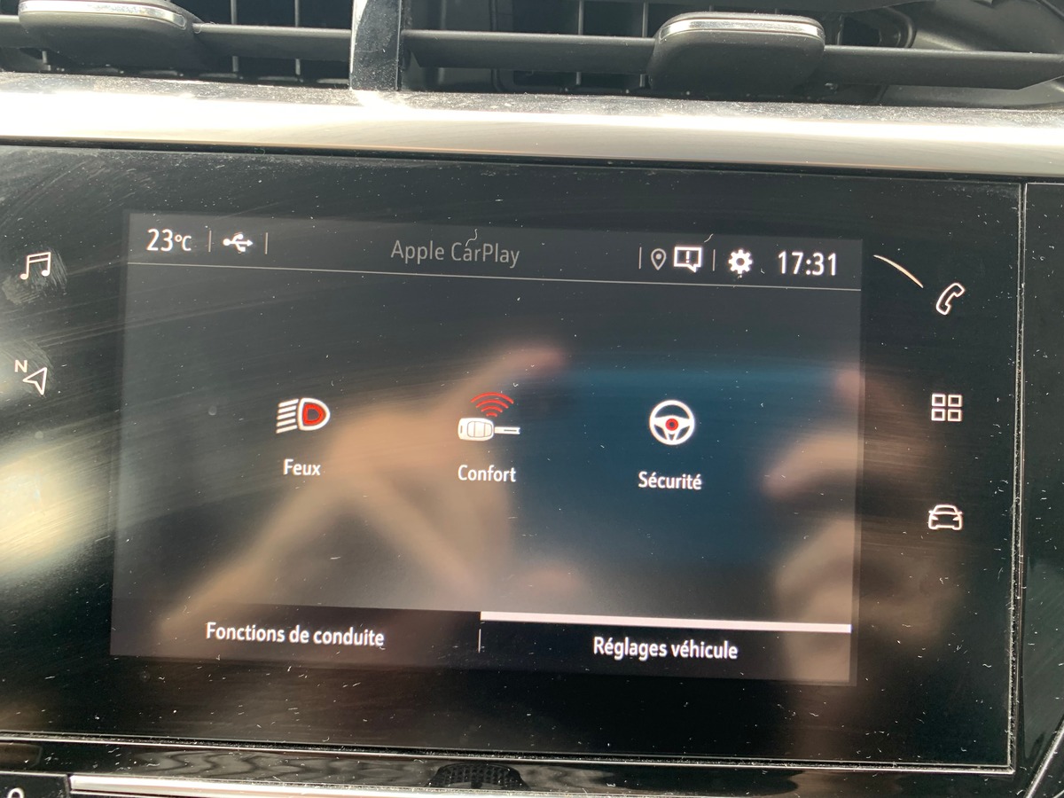 Opel Corsa 100 | Apple car play | Régulateur vitesse | | Reconnaissance des panneaux | Climatisation