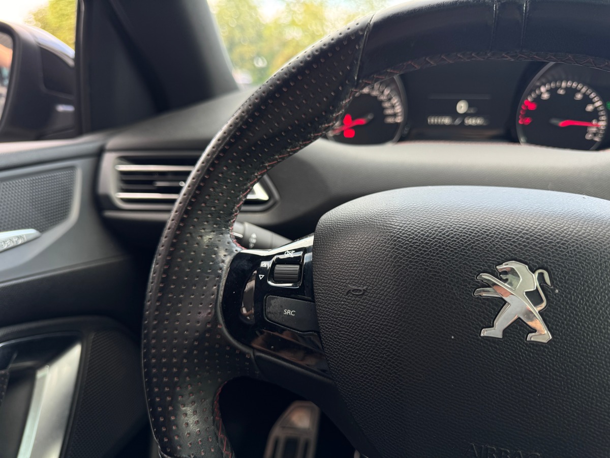 Peugeot 308 GT II (T9) 1.6 THP 205 cv - Entretiens Peugeot - Toit Panoramique