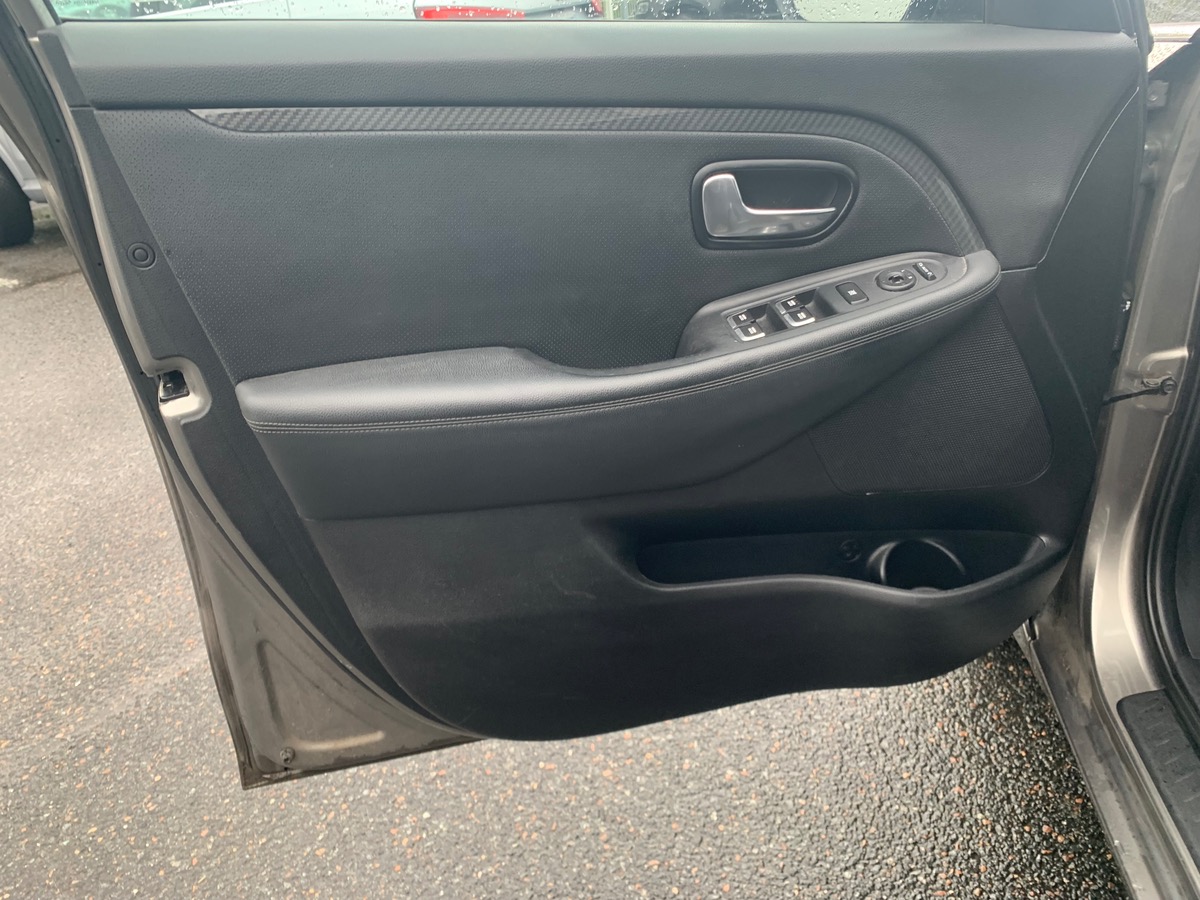 Kia Carens 141 ch | PREMIUM | 7 Places | Phase 2 | Attelage| Toit ouvrant | Caméra de recul | Jantes