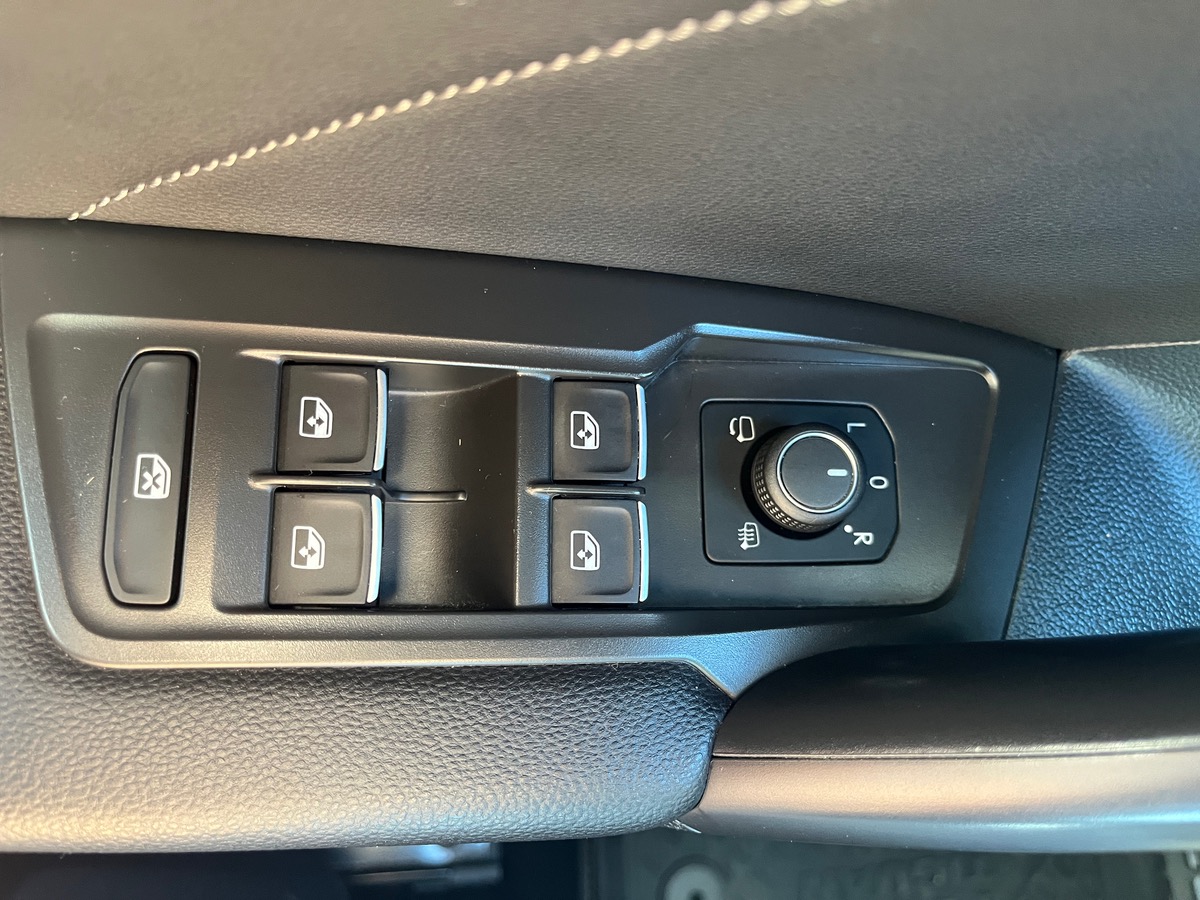 Volkswagen Tiguan Allspace 2.0 TDI 150ch R-Line DSG7, Suivi complet VW, Attelage électrique pivotant