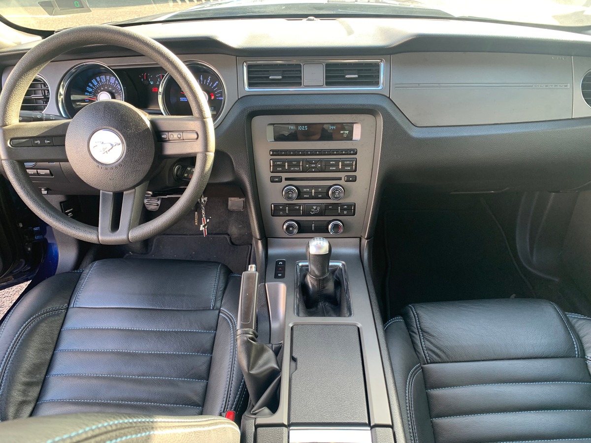 Ford Mustang 304 chevaux | V6 3.7L | Intérieur CUIR | Couleur Bleu Kona | Boite manuelle 6 vitesses