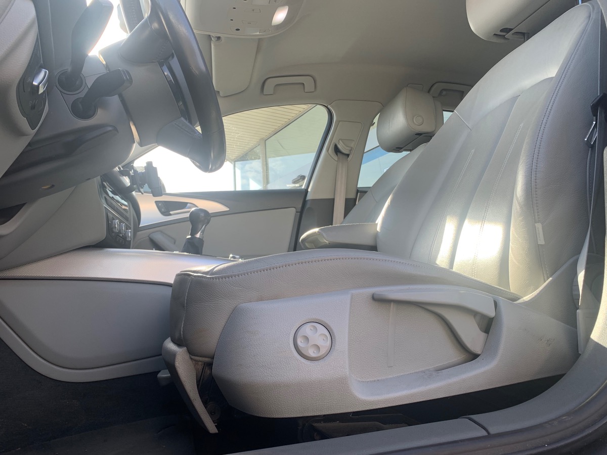 Audi A6 Avant 204 ch | V6 | Radar de stationnement avant arriére | Régulateur vitesse | GPS | Cuir