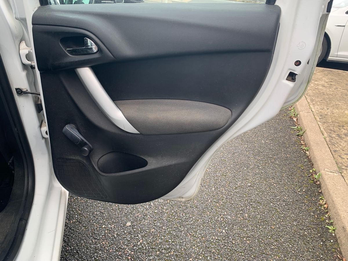 Citroën C3 68 ch | 2 Places | Régulateur de vitesse | Climatisation | Roue de secours homogène 15"