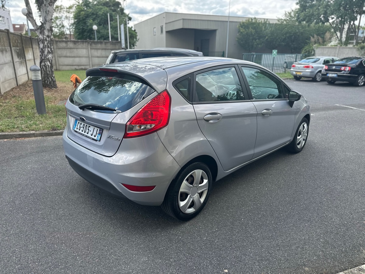 Ford Fiesta 1.2 85 CV trend 4XCBLEU 