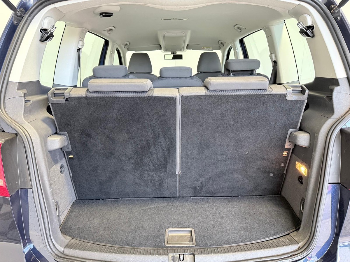 Volkswagen Touran 1.6 TDI 105  TRENDLINE 7 PLACES  PREMIERE MAIN