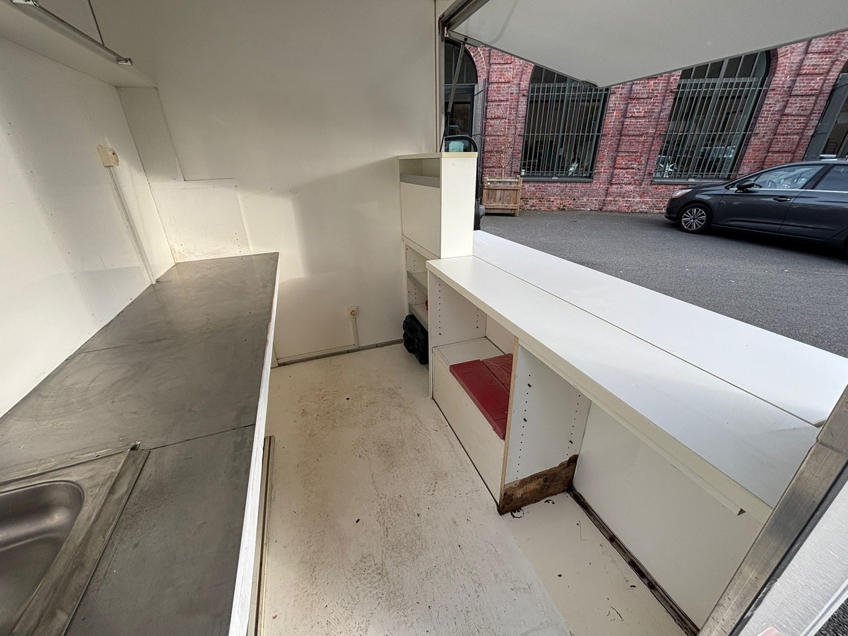 Opel Omega MEGA MULTITRUCK FOODTRUCK 600D - Entretiens à jour