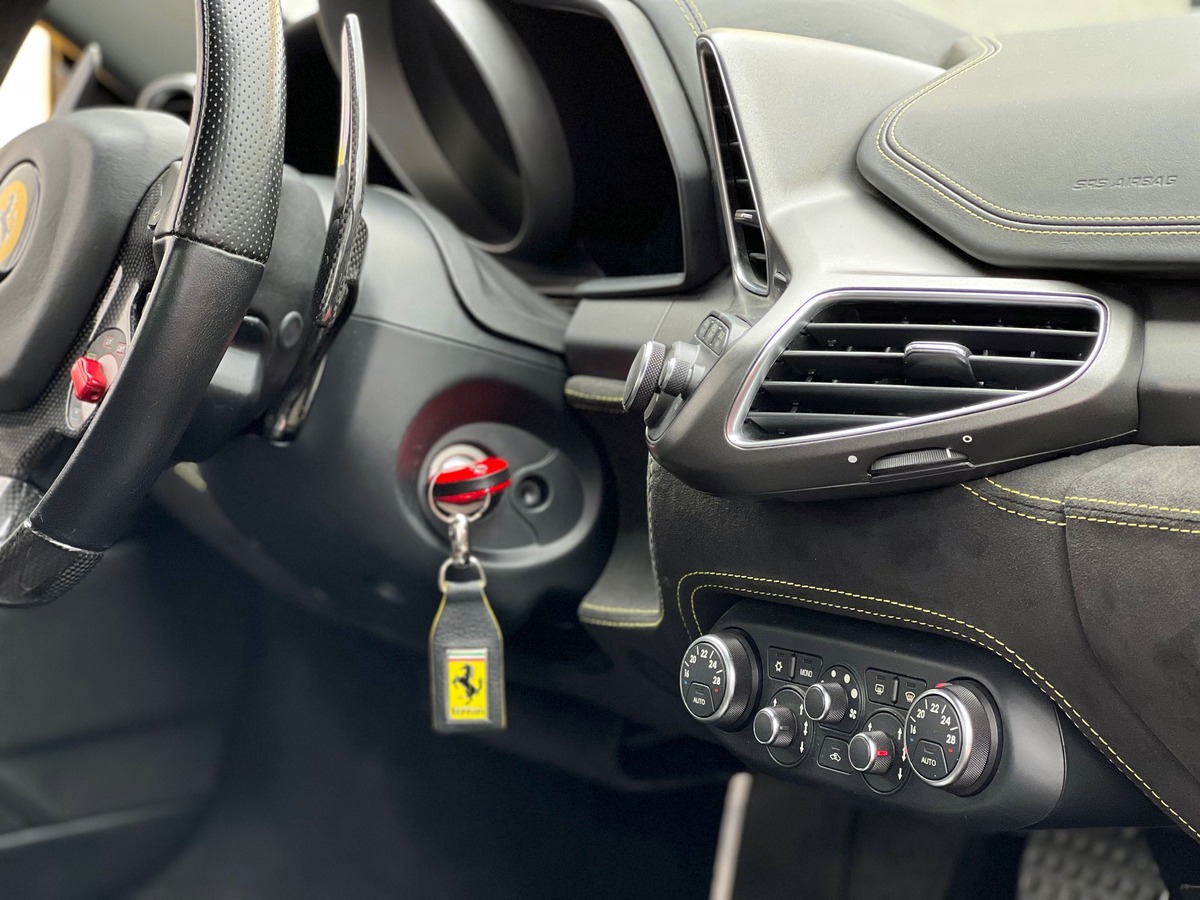 Ferrari 458 ITALIA V8 4.5 570 VOLANT LED / BAQUET