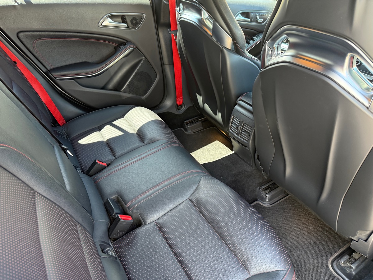 Mercedes-Benz A 45 AMG 4MATIC 2.0L 381cv 7G-DCT, Échappement performance, Suspension pilotée