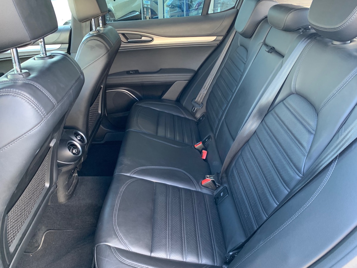 Alfa Romeo Stelvio 210 | Turismo | Toit ouvrant Panoramique | Attelage | Jantes 20" | Caméra recul