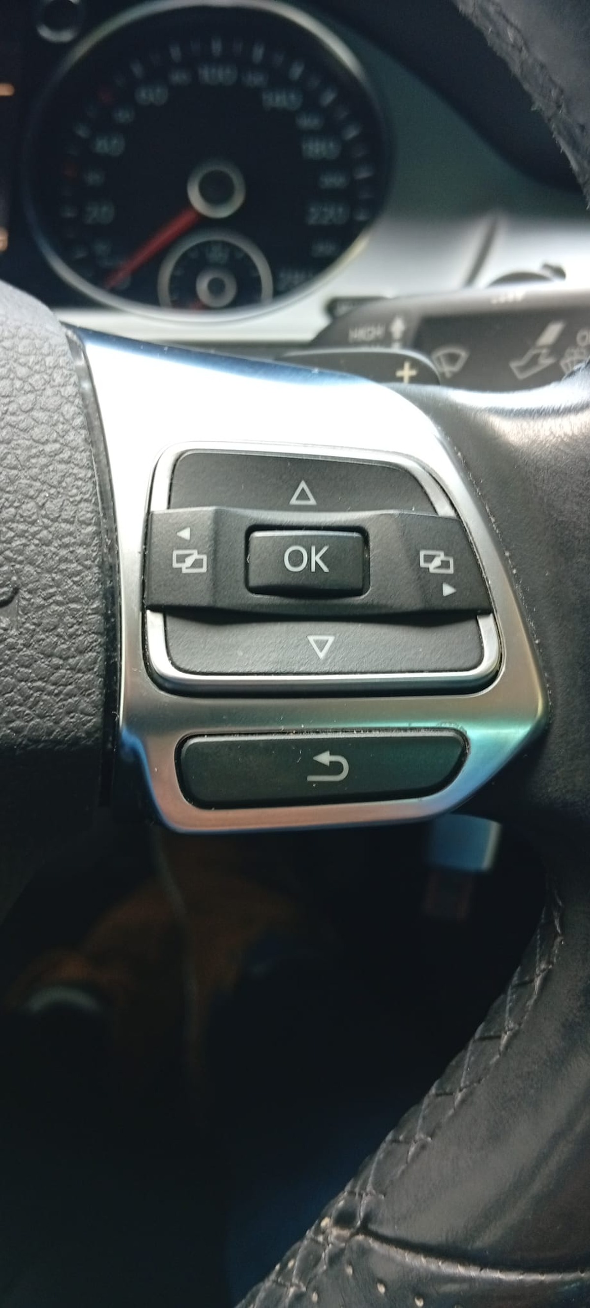 Volkswagen Passat CC 2.0 TDI 140ch Carat DSG6 Pack R line / Suivi d'entretien à jour