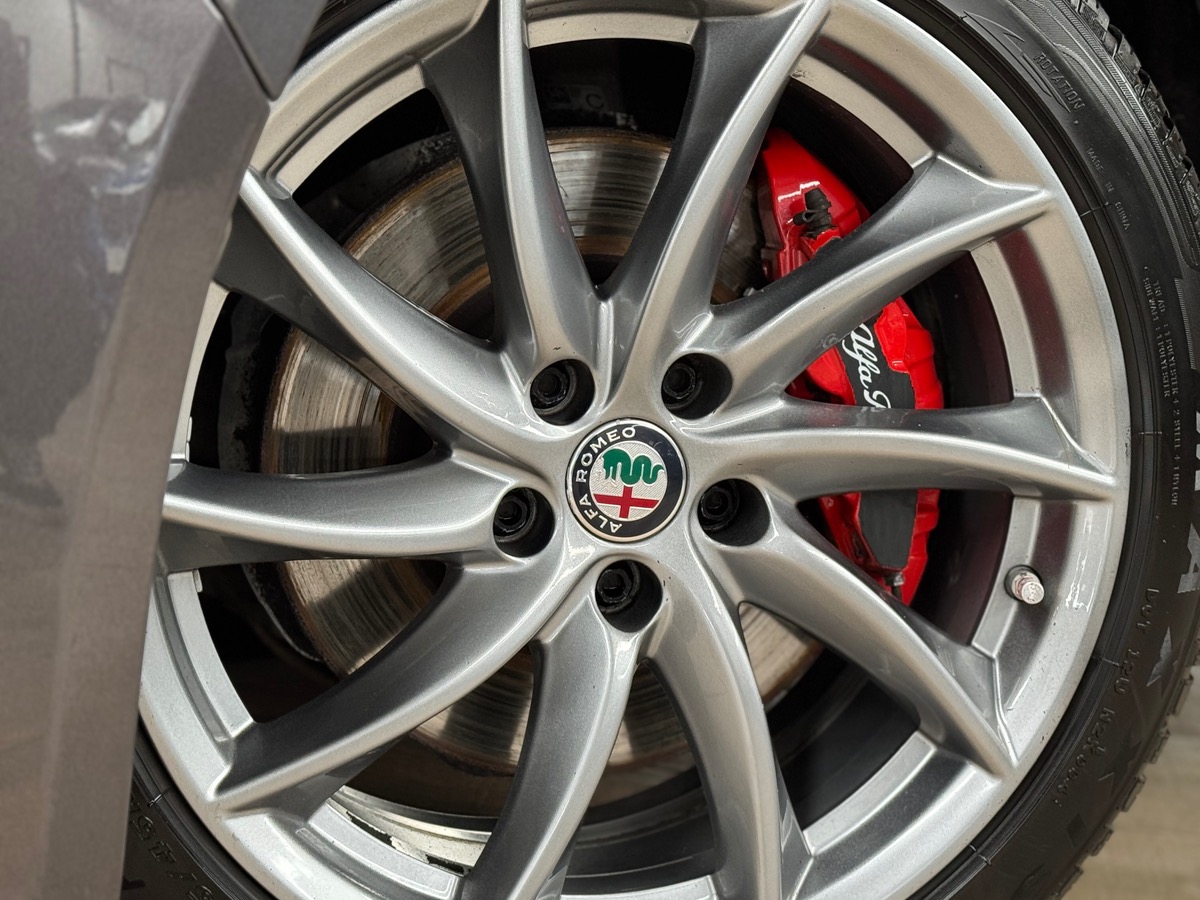 Alfa Romeo Giulia VELOCE 2.2 JTD Q4 AT8 210CV CAM/SIEGE ET VOLANT CHAUFFANT SUIVIT COMPLET N