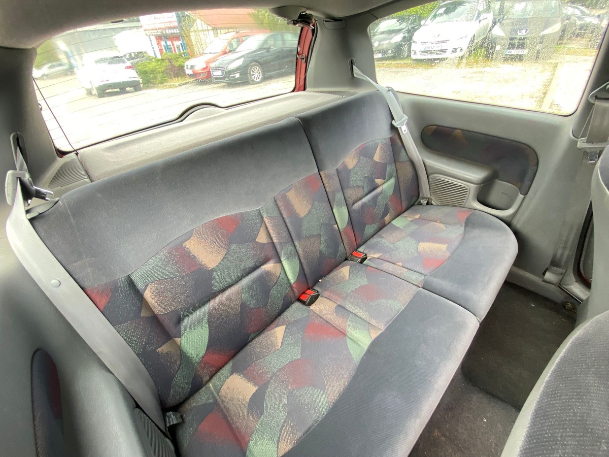 RENAULT Clio 2 1.2i 60cv petit prix très propre