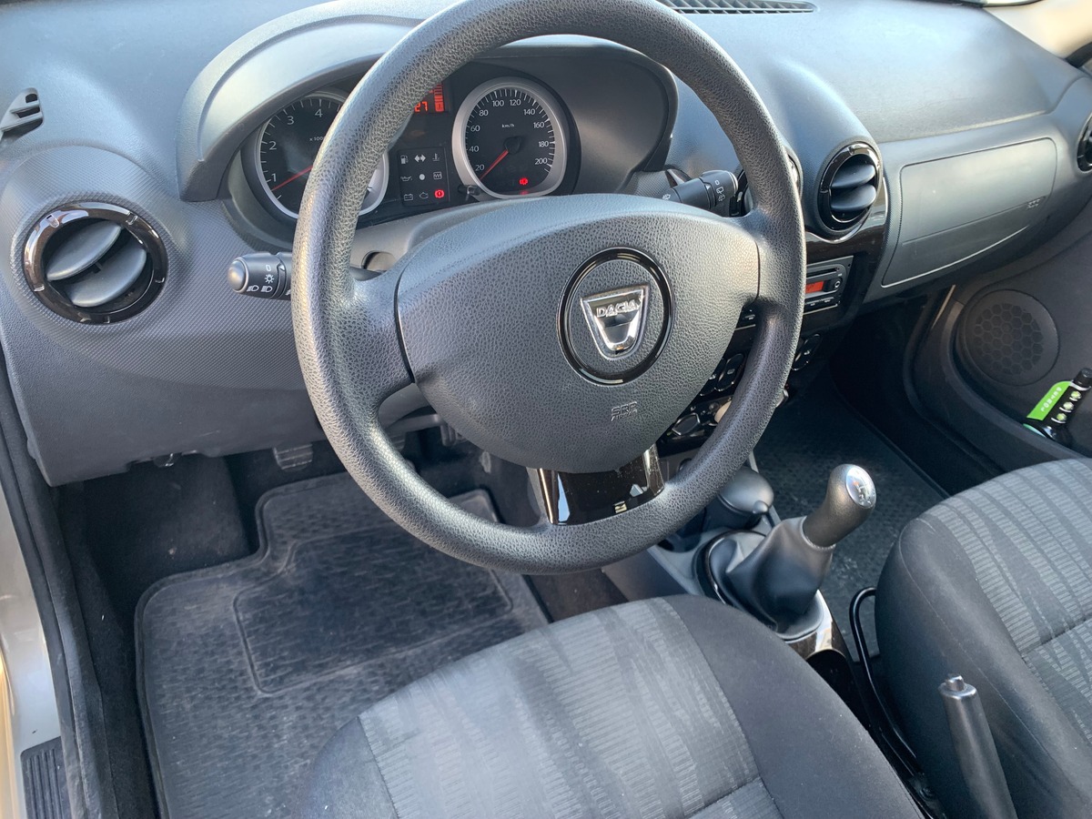 Dacia Duster 105 ch | Laureate | Bioethanol | Roue secours | Climatisation | Radio mono-CD MP3