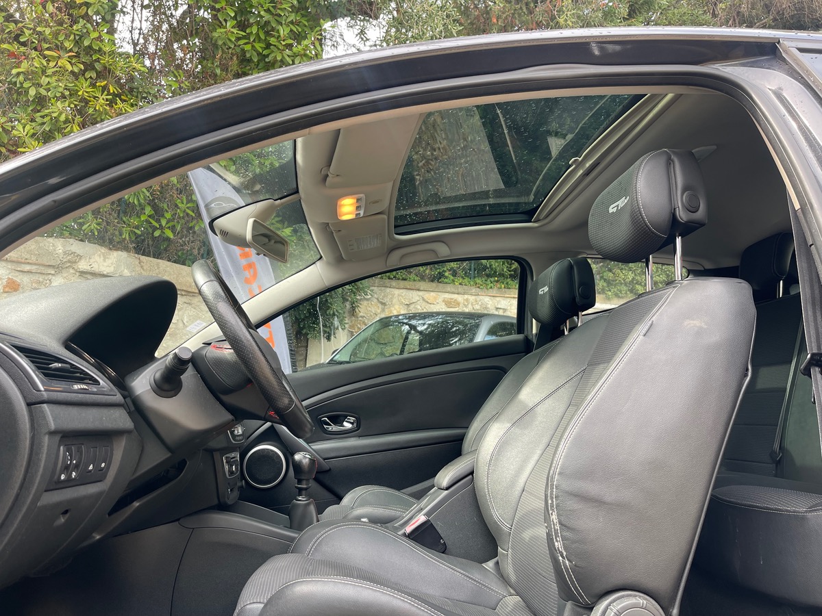 RENAULT Megane 1.6 DCI 130 CV / GT LINE / Toit Panoramique / Moteur à Chaine /