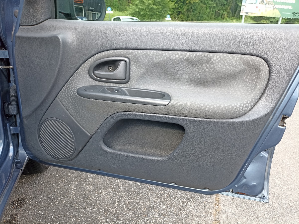 RENAULT Clio III 1.2 16S 75CV CAMPUS 5 PORTES