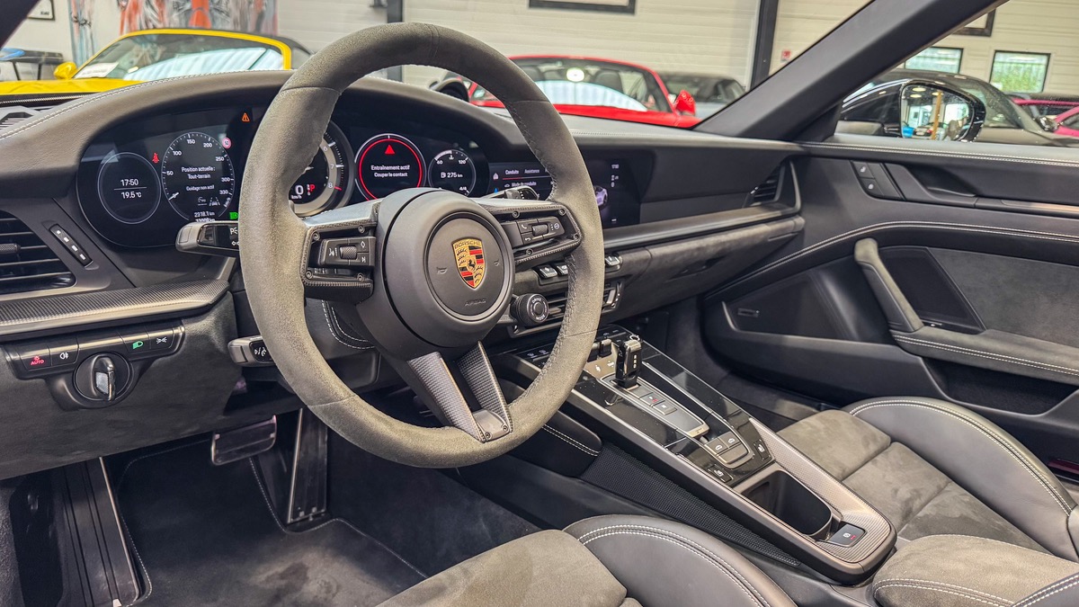 Porsche 911 992 TARGA 4 GTS