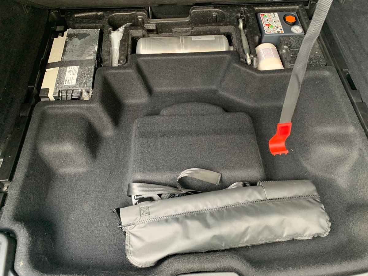 Volvo XC60 197 ch | R-design | Châssis Sport | Jantes Alu 21'' | Sièges Sport | Coffre électrique