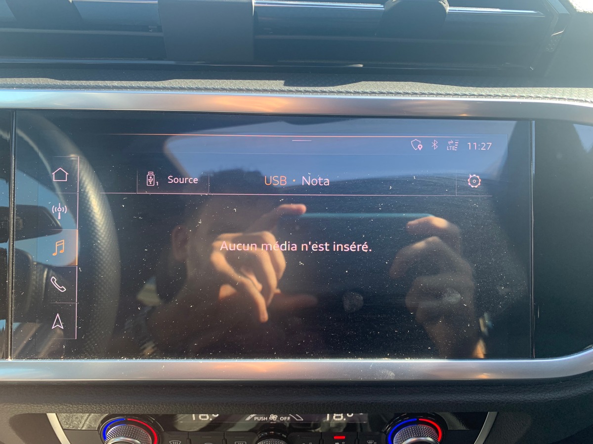 Audi Q3 150 ch | S line | Toit ouvrant | Caméra de recul | Apple car play | Attelage | Régulateur