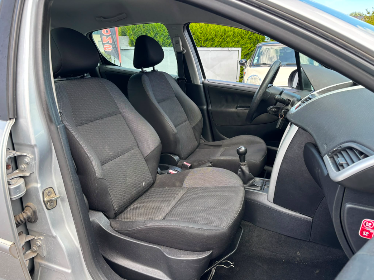 Peugeot 207 1.6 HDI 90 ch 5 portes BVM