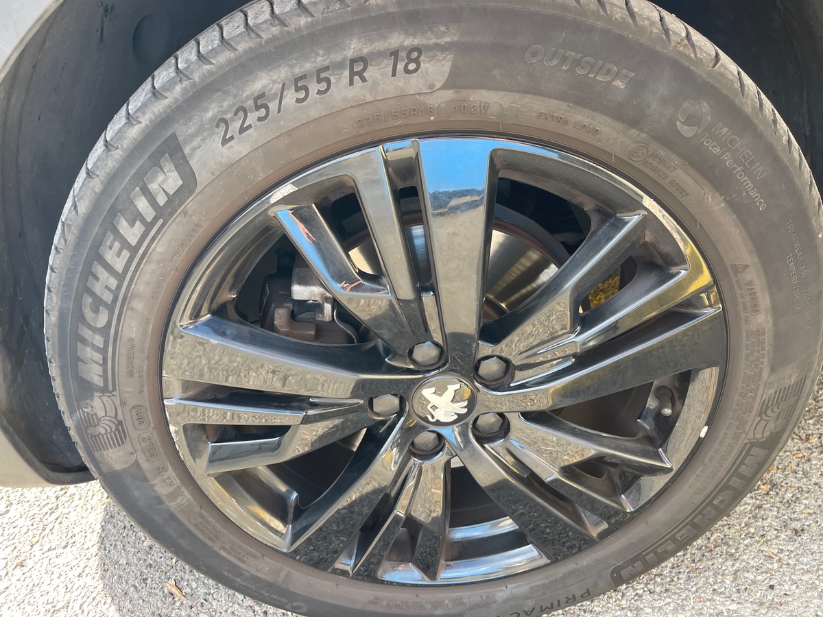 Peugeot 3008 2.0 HDI 150 CV / GT LINE / Jantes Noires / CarPlay / Caméra /
