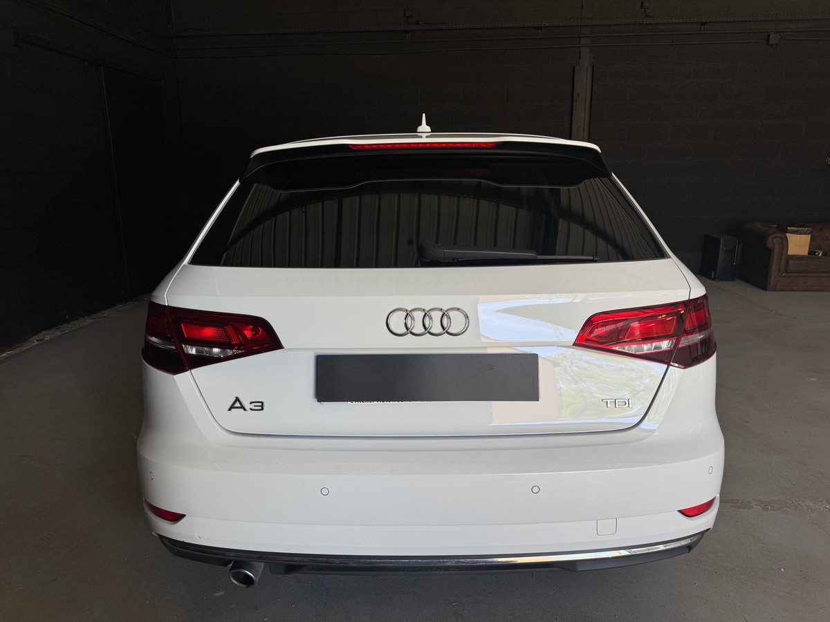 Audi A3 1.6 tdi S tronic / Xénons / Radar de stationnement Av Ar