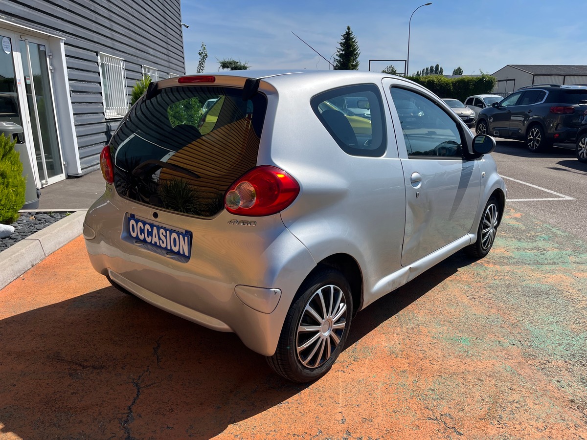 Toyota Yaris 1.0 VVTi 68 CH LINEA SOL