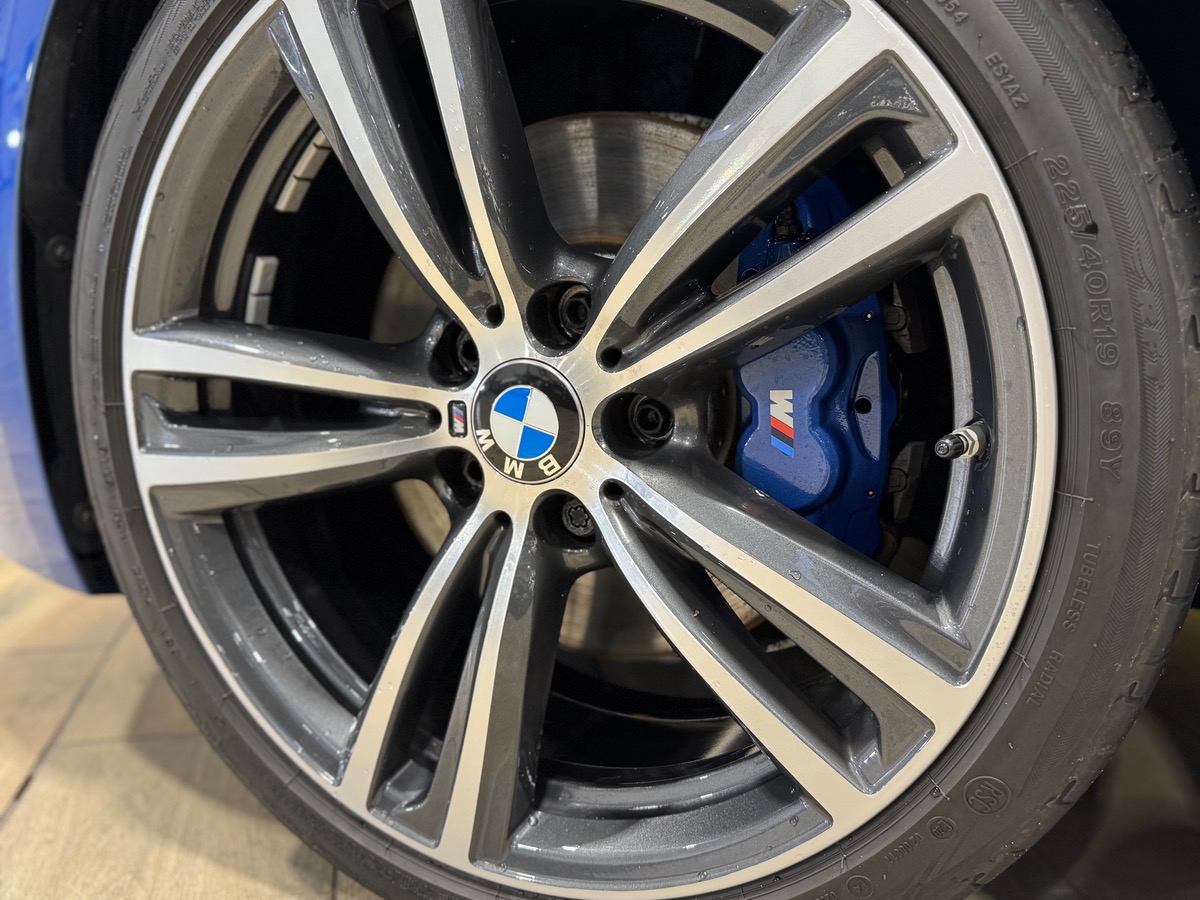 Bmw Série 3 330E IPERFORMANCE 252CV PACK M DKG8 1ER MAIN/UHD/CARPLAY/ALCANTARA ÉTRIER MPERFORMANCE M