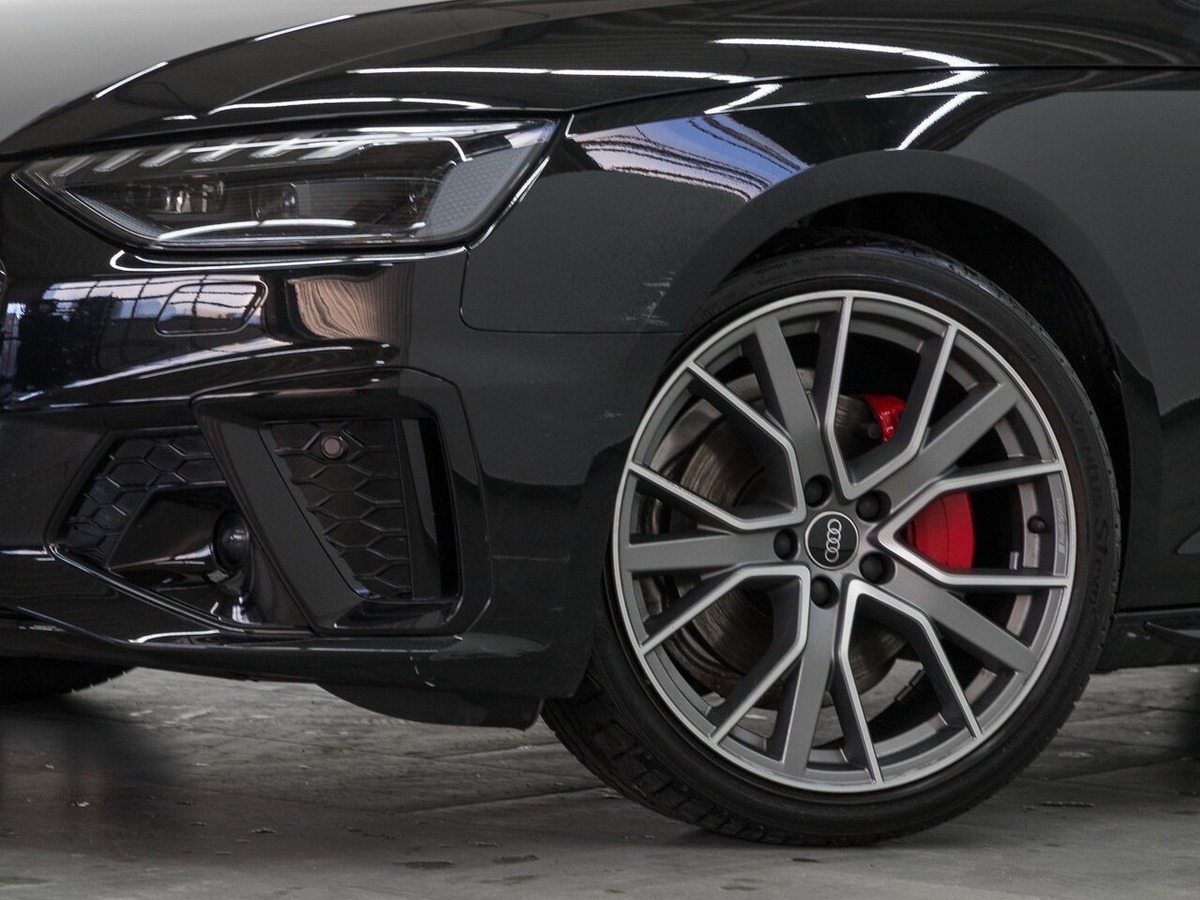Audi A4 Avant V 40 TFSI 204ch Competition quattro S tronic 7 Attelage Feux LED matriciels