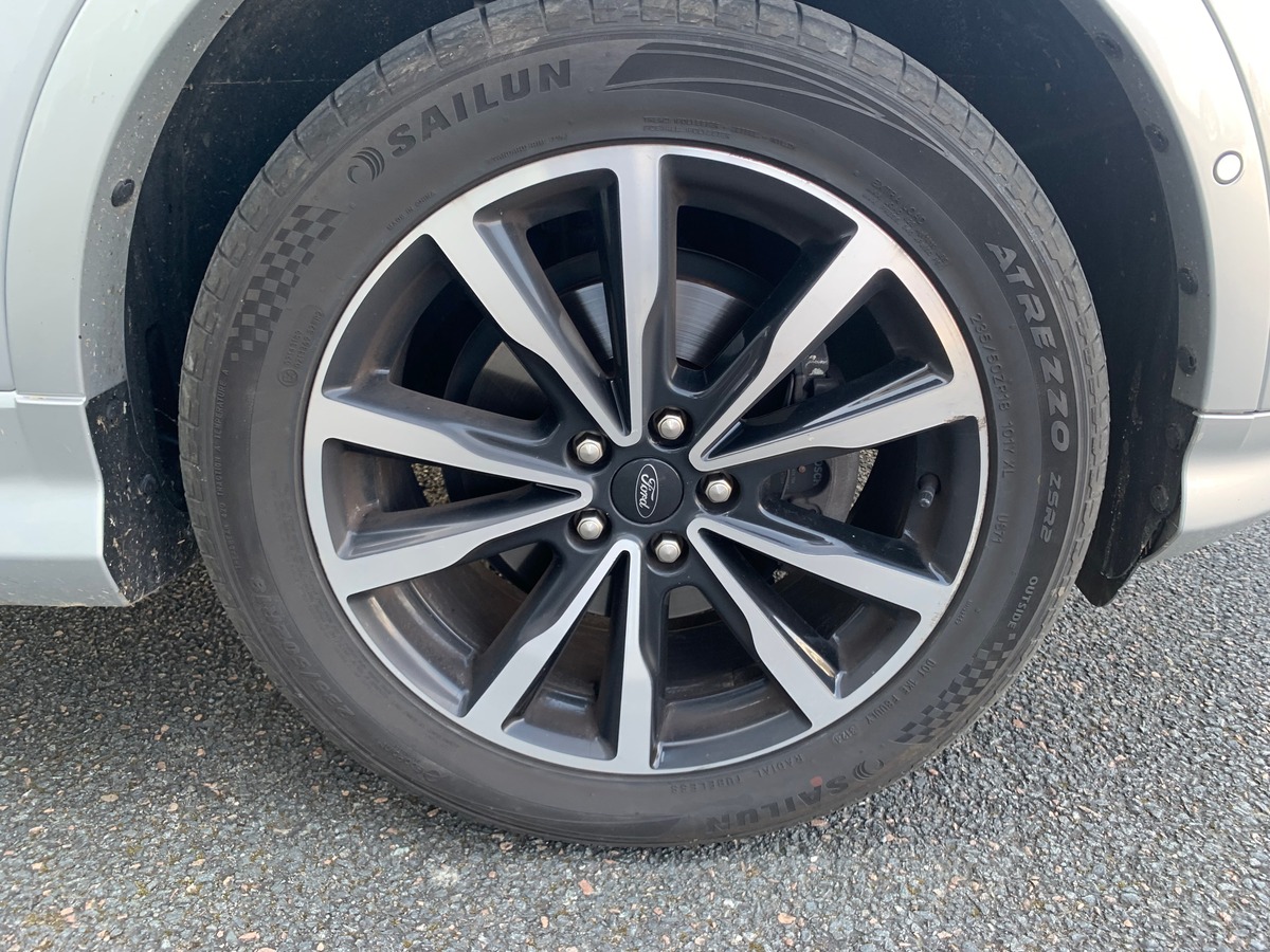 Ford Kuga 120 chevaux | St-Line | Caméra de recul | Attelage | GPS | Coffre assisté électriquement