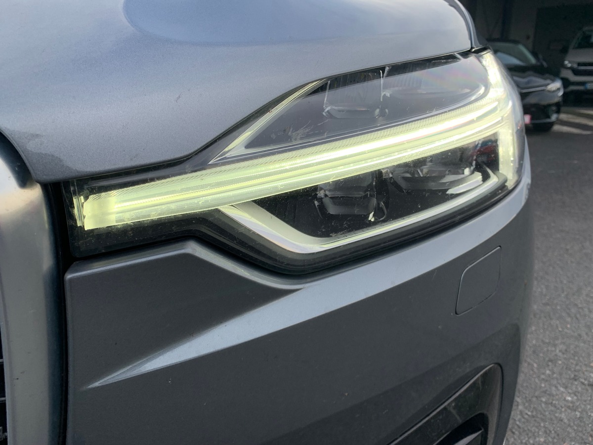 Volvo XC60 197 ch | R-design | Châssis Sport | Jantes Alu 21'' | Sièges Sport | Coffre électrique