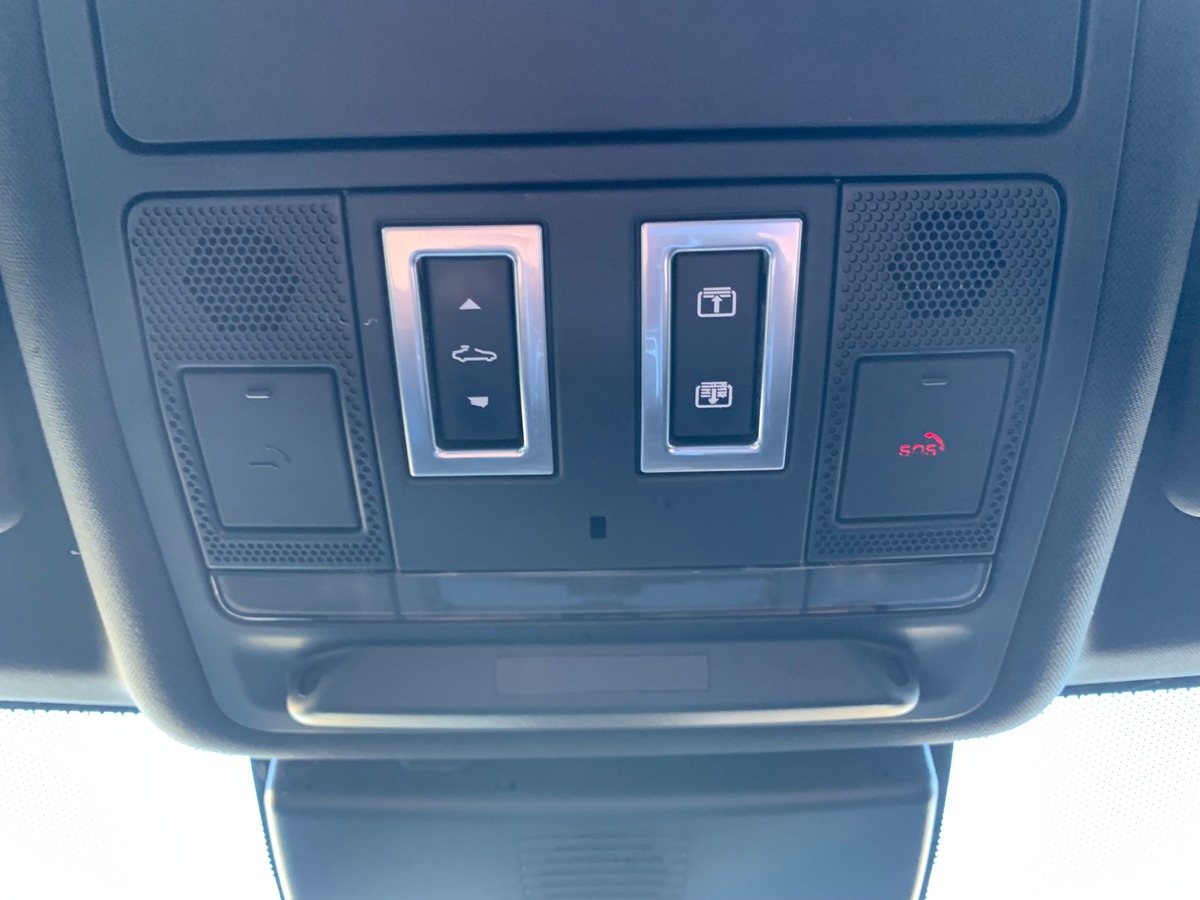 Jaguar XE 180 ch | Intérieur cuir | Toit ouvrant | Caméra de recul | GPS | Bluetooth