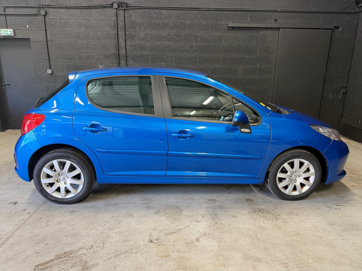 Peugeot 207 1.6 VTI 120CH Premium Pack / 5 portes / Clim auto