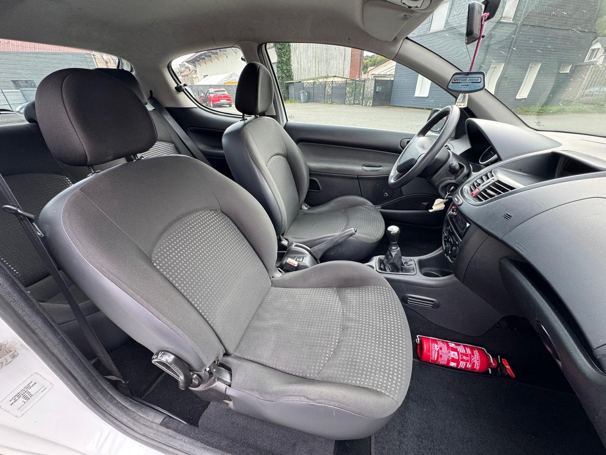 Peugeot 206 + 1.1 60 Finition Urban- Distribution neuve- Garantie