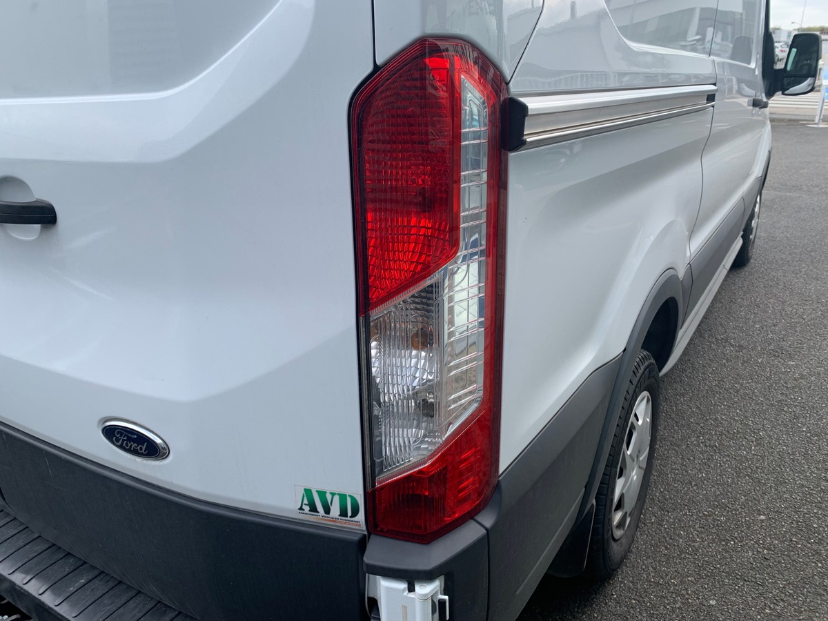 Ford TRANSIT 130 ch | Attelage | Régulateur de vitesse | Bluetooth | Plancher bois et latérale