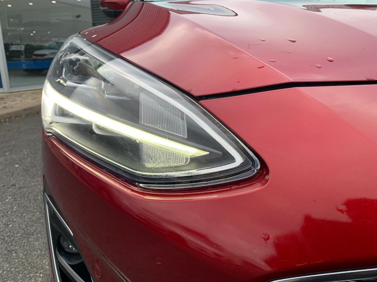 Ford FOCUS SW 120 ch | Vignale | Toit ouvrant panoramique | Apple car play Android auto | Attelage