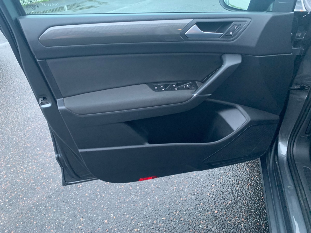 Volkswagen Touran 115 | Connect | 7 Places | Caméra recul | GPS | Bluetooth | Régulateur vitesse