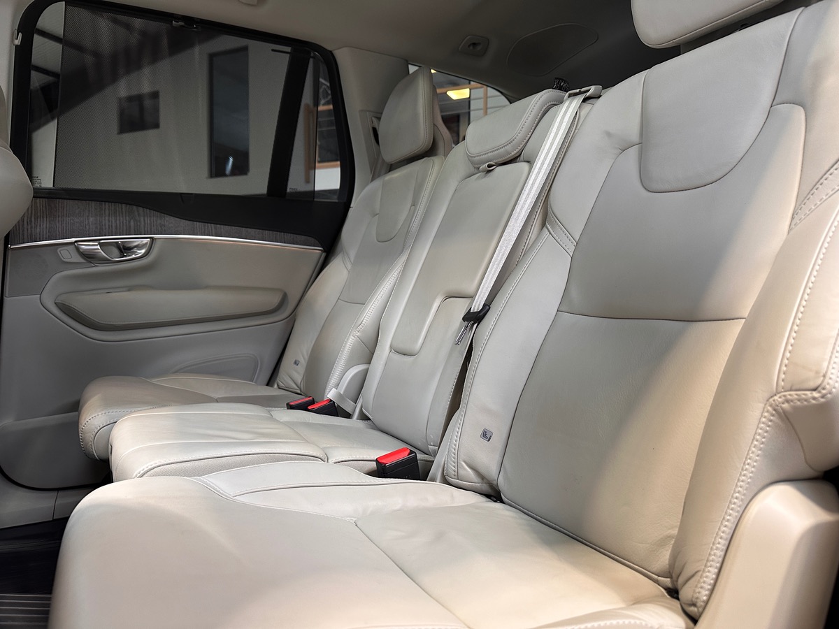 Volvo XC90 T8 Recharge Inscription Luxe AWD - 7 PLACES - 1ère Main - Attelage - FULL OPTIONS