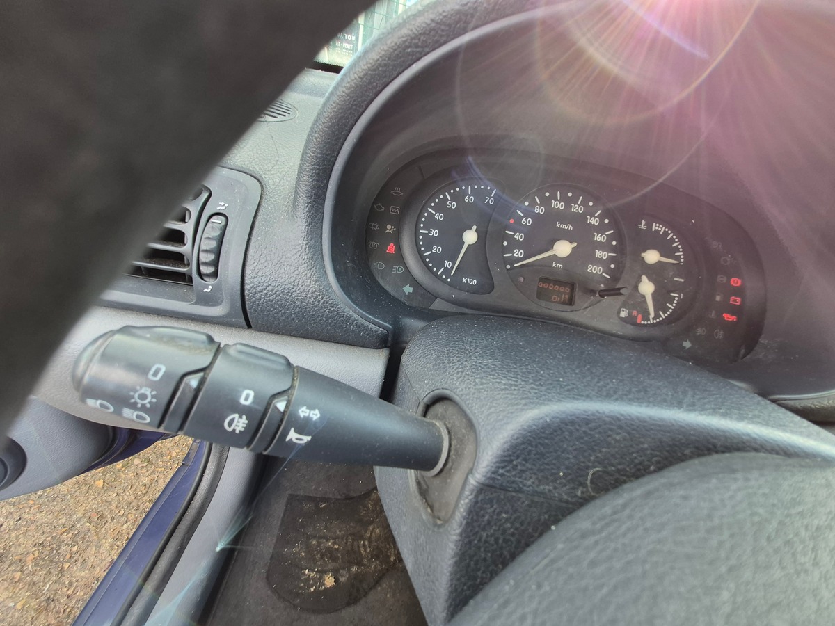 RENAULT Clio II 1.4 RTE 5 PORTES