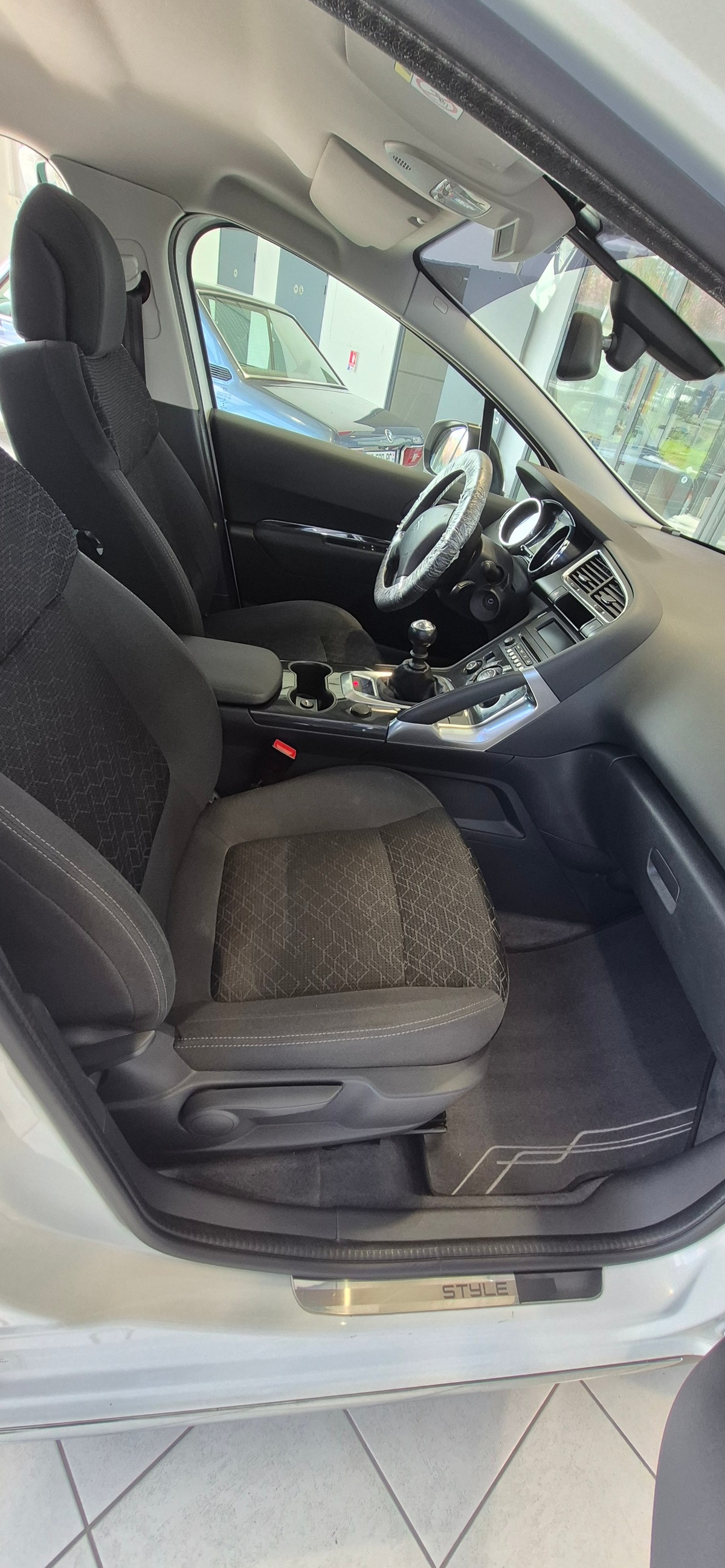 Peugeot 3008 1.2L STYLE  130CV PURETECH S&S