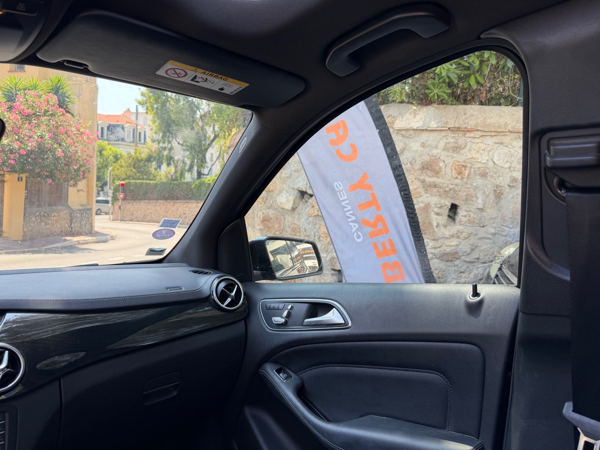 Mercedes Benz CLASSE B 200 1.6 i 156 CV / Pack AMG Fascination / Phase 2 /Toit Ouvrant / 1 er Main