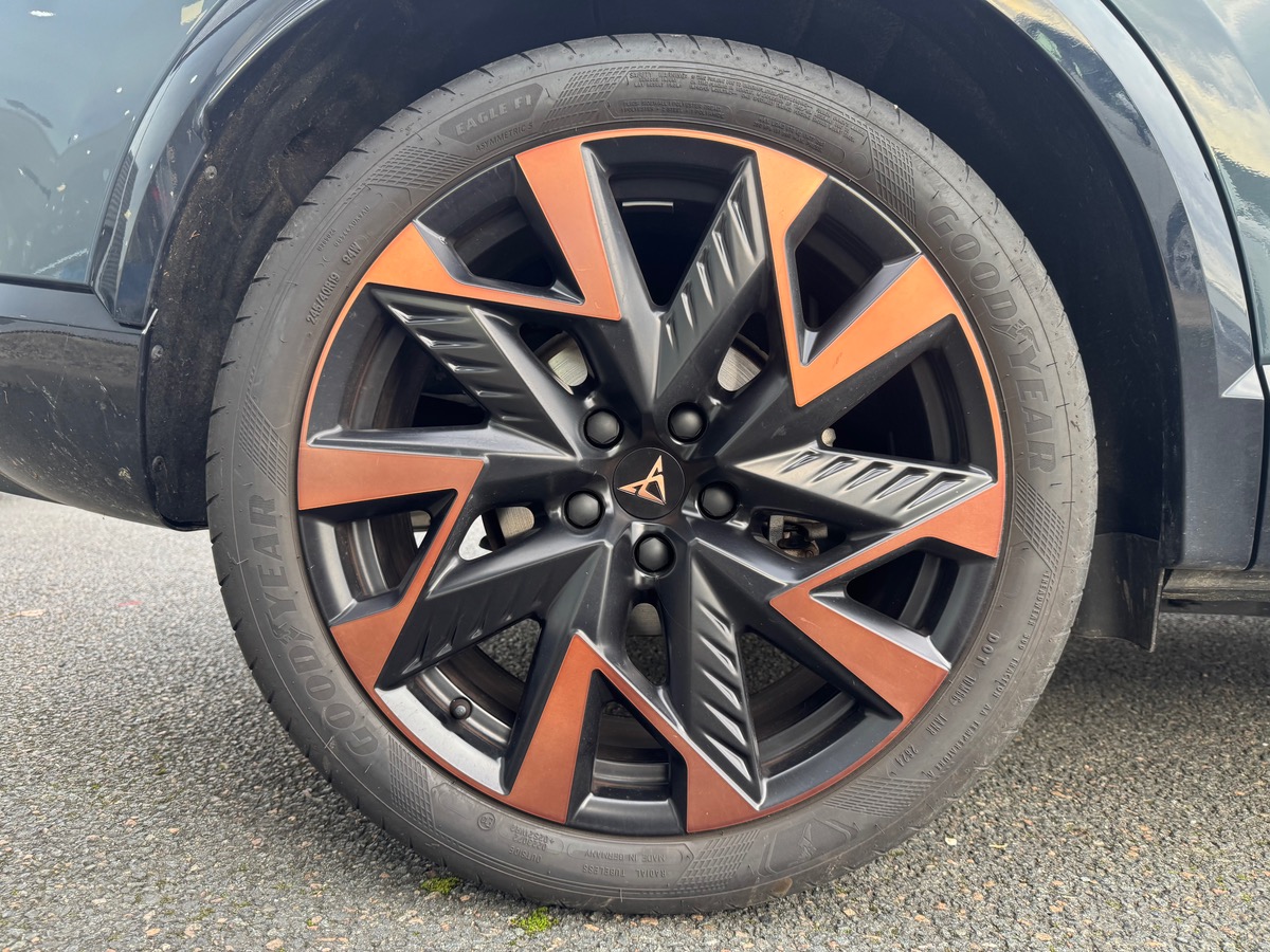 Cupra FORMENTOR E-HYBRID 204 | V | Pack Audio SENNHEISER | JA 19 Sandstorm cuivrées | Caméra Recul