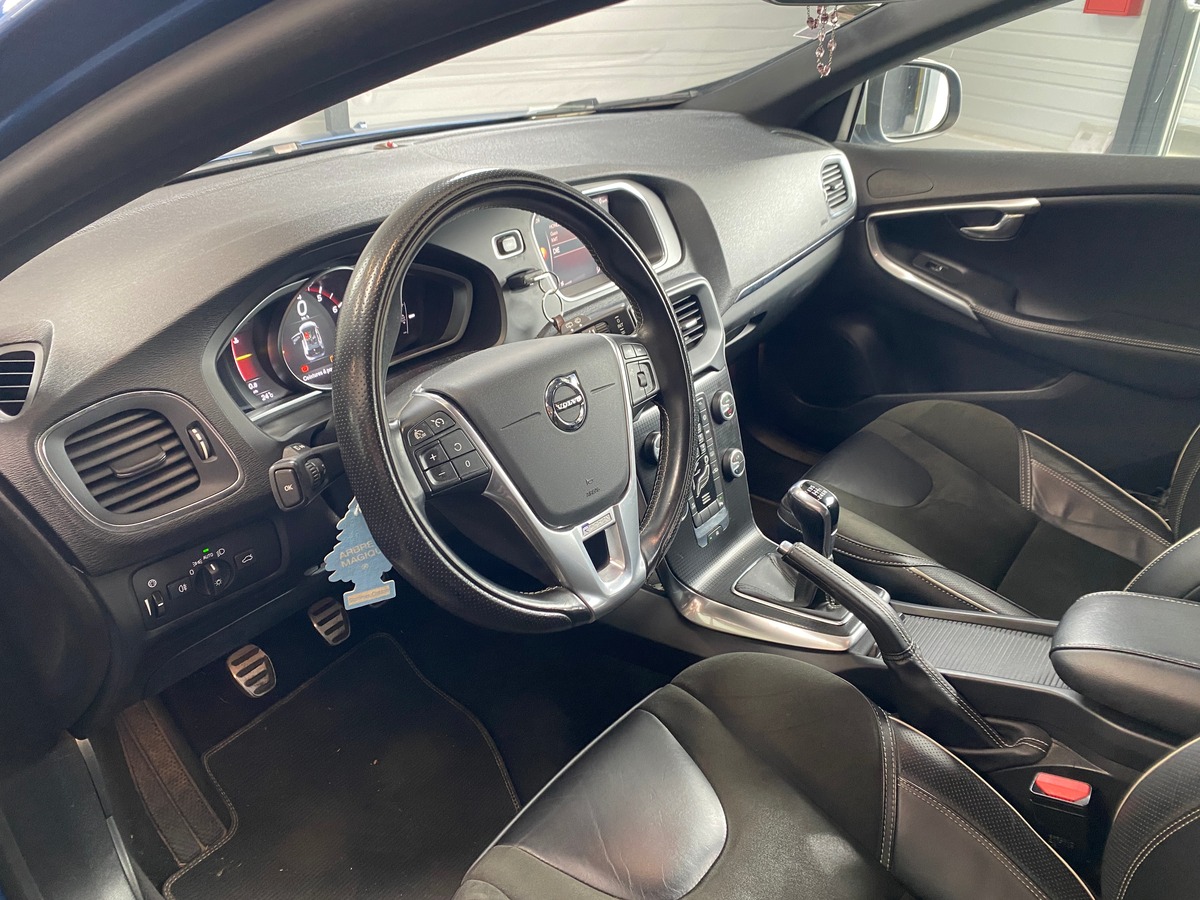Volvo V40 T2 R design