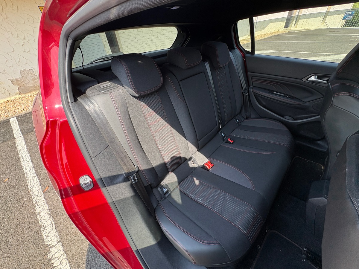 Peugeot 308 Peugeot 308 phase II - GT Line - 130ch - EAT 8