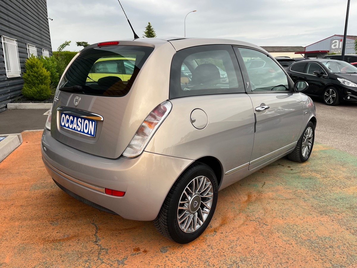 Lancia Ypsilon 1.4 i 95 ch ORO