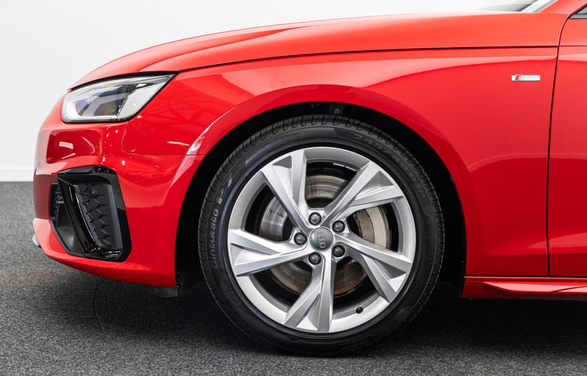 Audi A4 Avant V 45 TDI 231ch S line quattro tiptronic 8 Rouge Tango Toit ouvrant Cuir