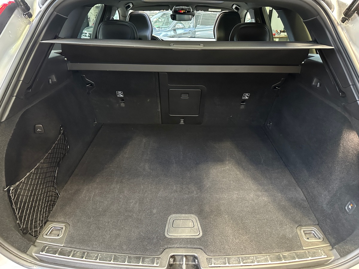 Volvo XC60 T8 R-Design 303 ch + 87 AWD Geartronic 8 / Attelage / Toit Ouvrant / Hifi HK
