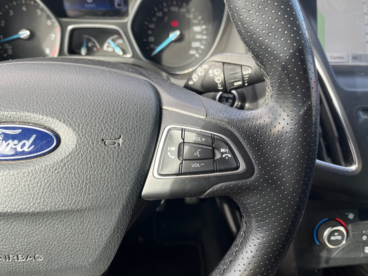 Ford Focus 1.0 Ecoboost 125ch ST LINE, Caméra de recul,  GPS, radars AV et AR, Clim Auto bizone