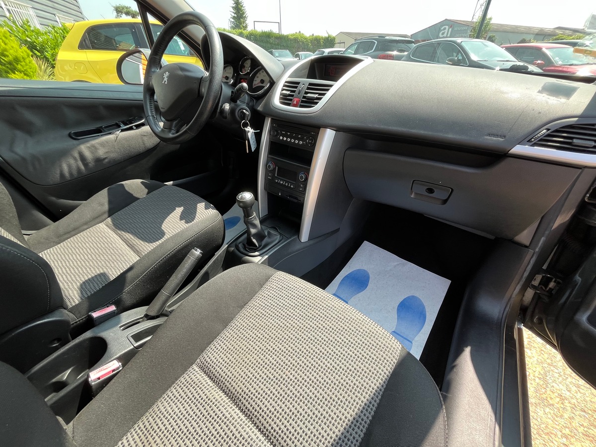 Peugeot 207 1.6 HDI 90 CH ACTIVE