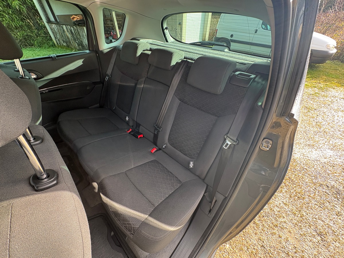 Peugeot 3008 1.6 hdi - 115CH - 6CV